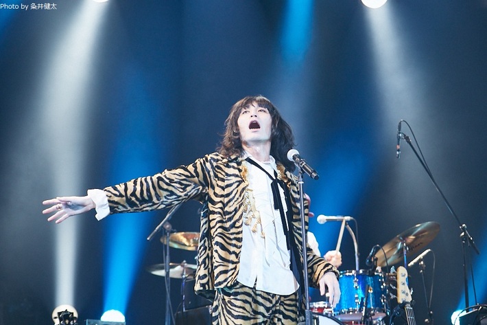 ドレスコーズ、志磨遼平メジャー・デビュー10周年記念ライヴの映像化決定。ユーザー参加型コンテンツ"ドレスコーズ アルバム診断"公開