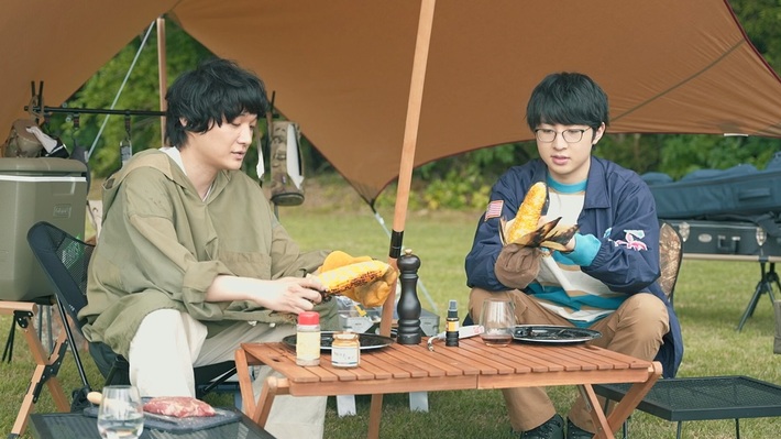 石崎ひゅーい＆崎山蒼志、YouTubeチャンネル"CAMP17:05"出演。火を囲みながら「夏至」、「第三惑星交響曲」をスペシャル・セッション