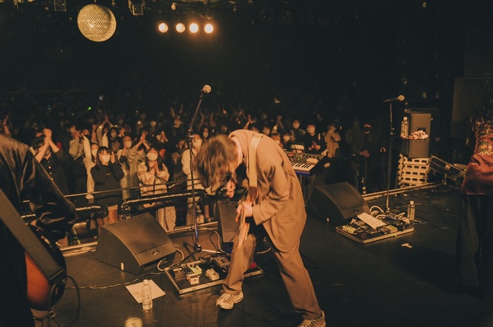 Helsinki Lambda Club、今年2月に行った恵比寿LIQUIDROOMでのライヴ映像を明日7/10プレミア公開決定