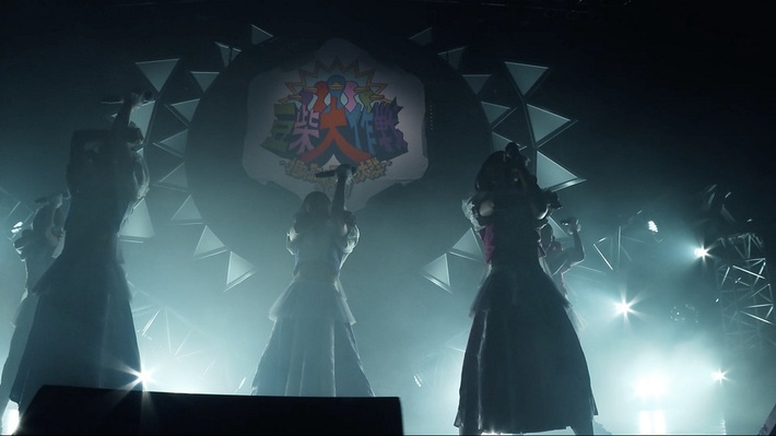 豆柴の大群、新曲「PUT YOUR HANDS UP」ライヴ映像公開。TBS"水曜日のダウンタウン"総合演出 藤井健太郎全面プロデュースのホール・ワンマン10/3開催