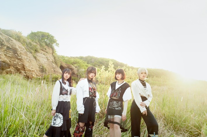 Halo at 四畳半の白井將人（Ba）プロデュースによるアイドル・グループ"may in film"に渡井翔汰（Vo/Gt）が楽曲提供。「スターゲイザー」MV公開