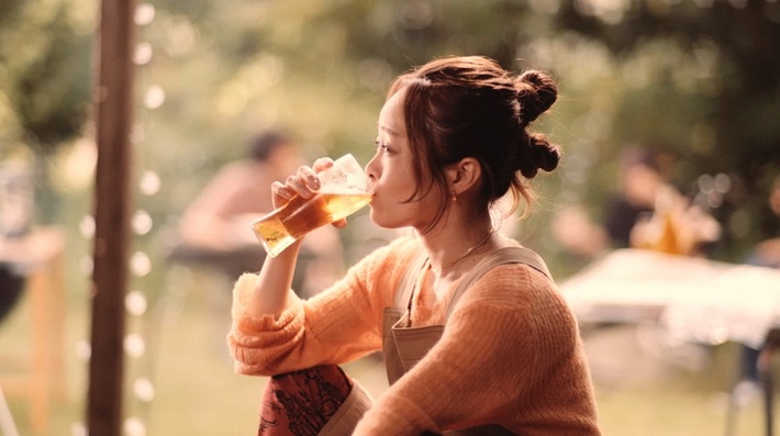 NakamuraEmi、ニュー・アルバム『Momi』収録曲「いただきます」が会員制ビール配送サービス"DREAMBEER"イメージ・ソングに決定。新CMにも出演