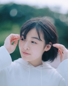 森七菜、YOASOBIのコンポーザーとしても活動するAyaseを迎えた新曲「深海」配信リリース