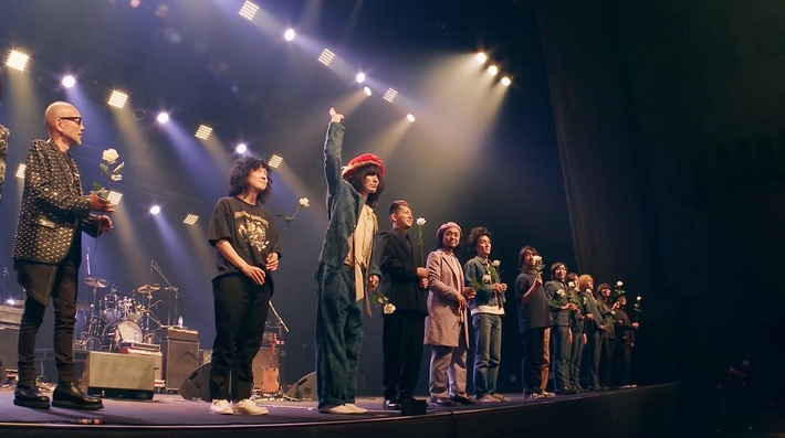 ドレスコーズ志磨遼平、本日9/15発売のメジャー・デビュー10周年記念ライヴ映像作品よりTHE BAWDIES、おとぎ話、竹中直人ら総勢20名の豪華ゲストとのライヴ・ダイジェスト映像公開