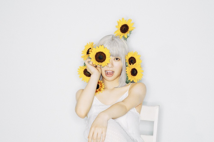 眉村ちあき、新曲「悪役」MV公開。監督の奇才と眉村ワールドが融合、炸裂したMVが完成