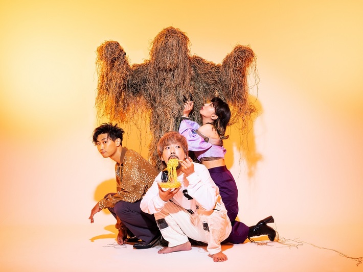 ニガミ17才、デジタル・シングル「HEELS」本日9/3の"SCHOOL OF LOCK!"内で初OA。サンリオピューロランドでのライヴ詳細発表、ハローキティとのキー・ヴィジュアルも公開