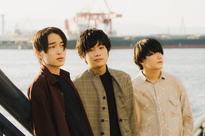 奈良発3ピース・バンド Hello Hello、本日10/13リリースのニュー・シングル『燦 / リリィ』より「燦」MV公開