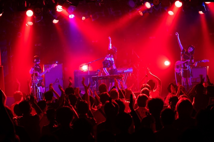 キノコホテル、ナターシャ浦安（ドラムス）の子会社異動と後任者一般公募を発表