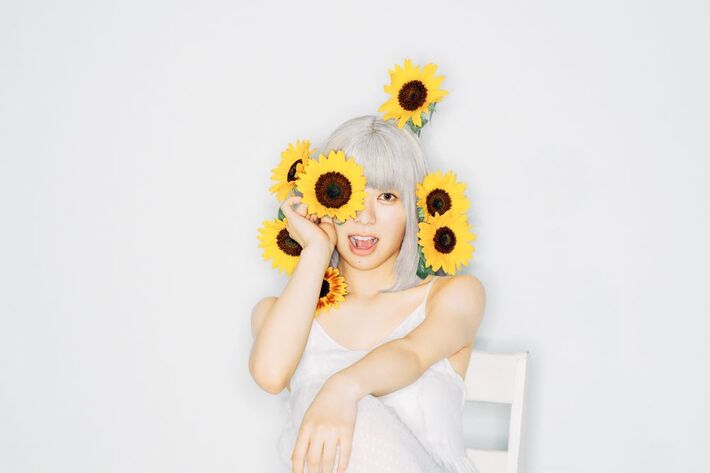 眉村ちあき、日比谷野外音楽堂でのワンマン・ライヴ"ナントカサマーフェスティバル"より「愛でほっぺ丼」、「モヒート大魔王」、「手を取り合うからね」映像解禁