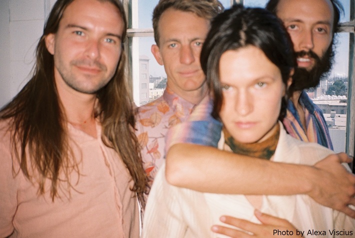USインディーの至宝 BIG THIEF、2枚組の最新アルバム『Dragon New Warm Mountain I Believe In You』2/11リリース。新曲「Time Escaping」公開