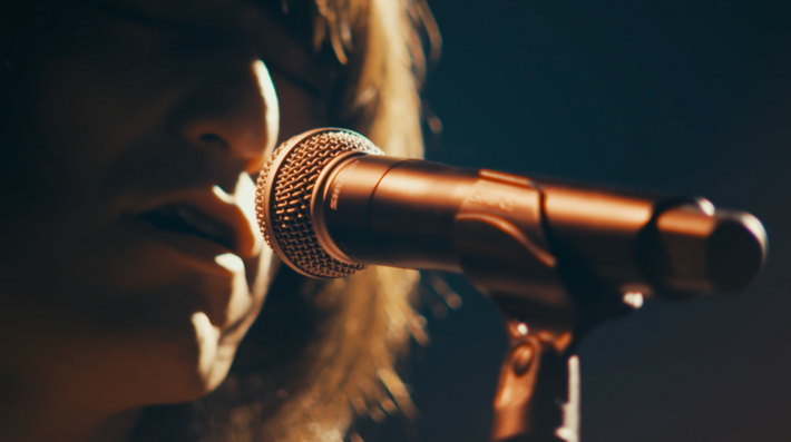 ドレスコーズ、12/24リリースの映像作品『バイエル（変奏）』より「不要不急」ライヴ映像公開。オリジナル壁紙もらえるSNSキャンペーン第2弾スタート