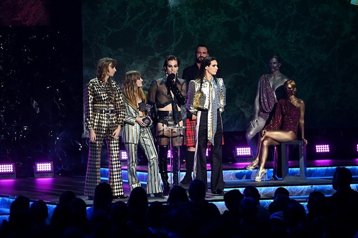 全世界でブレイク中のロック・バンド MÅNESKIN、ヨーロッパ最大級の音楽授賞式"MTVヨーロッパ・ミュージック・アワード2021"で最優秀ロック賞を受賞