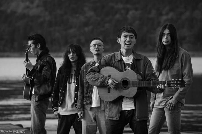 踊ってばかりの国、最初で最後のSTUDIO COASTワンマン決定。新ヴィジュアル＆年内ラストのアコースティック・ライヴも発表。明日11/27にはLIQUIDROOM公演をプレミア公開