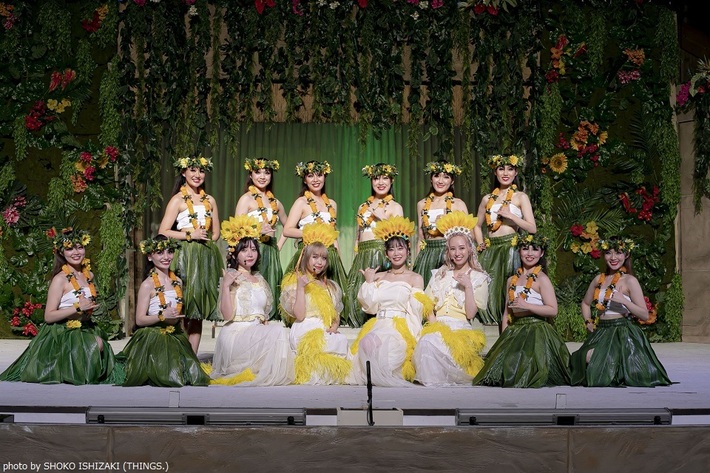 フィロソフィーのダンス、オリジナル・アニメ映画"フラ・フラダンス"主題歌「サンフラワー」MV公開。本物のフラガールと夢の共演で涙