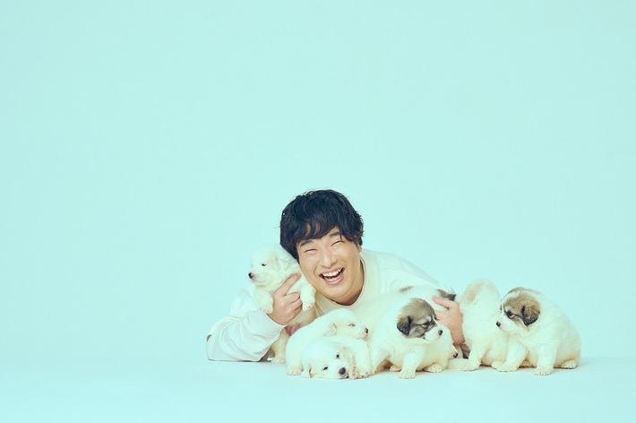 岡崎体育、レギュラー・ラジオ番組"Okazaki Radio Channel"放送300回記念し12/31に3時間スペシャルOA。前篇は助手に鈴鹿秋斗（夜の本気ダンス）＆阿部真央