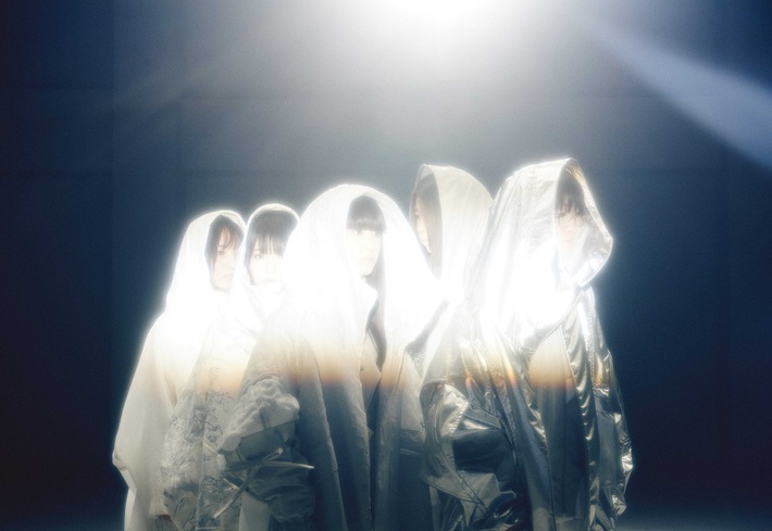 mzsrz、ドラマ"部長と社畜の恋はもどかしい"主題歌「フィルター」配信開始。寂しがり屋で臆病な"友情愛"描くMVが本日20時プレミア公開