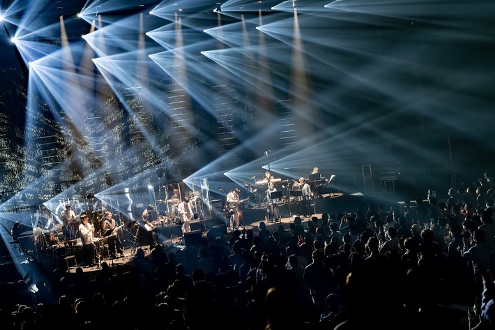 くるり、結成25周年記念公演"くるりの25回転"東京ガーデンシアター公演を後日配信決定