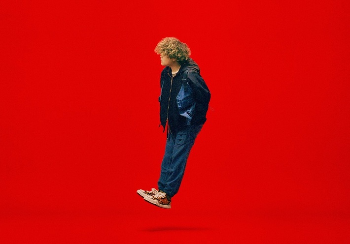 Vaundy、ニューEP『裸の勇者』収録楽曲「HERO」MVを2/21プレミア公開＆初回生産限定盤DVDに収録決定。同日には収録曲全曲先行配信も