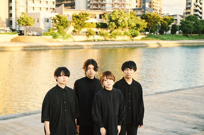 クレナズム、宇多田ヒカル「SAKURAドロップス」カバーをリード・トラックに据えたEP『SAKURAドロップス/面影』配信リリース。全国4ヶ所回るツーマン・ツアー開催