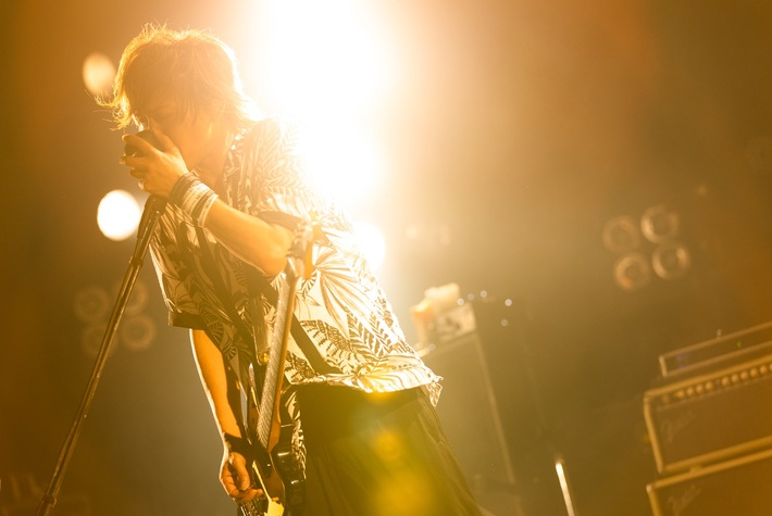 INORAN、ライヴ＆ドキュメントBlu-ray『INORAN -TOKYO 5 NIGHTS- BACK TO THE ROCK'N ROLL』ジャケ写と「COWBOY PUNI-SHIT」ライヴ映像公開