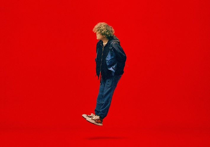 Vaundy、新曲「HERO」村上虹郎出演のMV公開。2/23リリースのニューEP『裸の勇者』収録曲全曲先行配信も開始