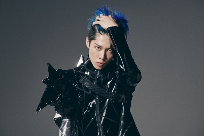 MIYAVI、ニュー・シングル『Strike It Out』ジャケ写＆アー写公開。アニメ"トライブナイン"OPテーマ担当、5月にBillboard Live公演開催決定