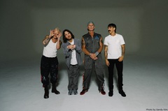 RED HOT CHILI PEPPERS、本日4/1リリースのニュー・アルバム『Unlimited Love』収録曲「These Are The Ways」MV公開