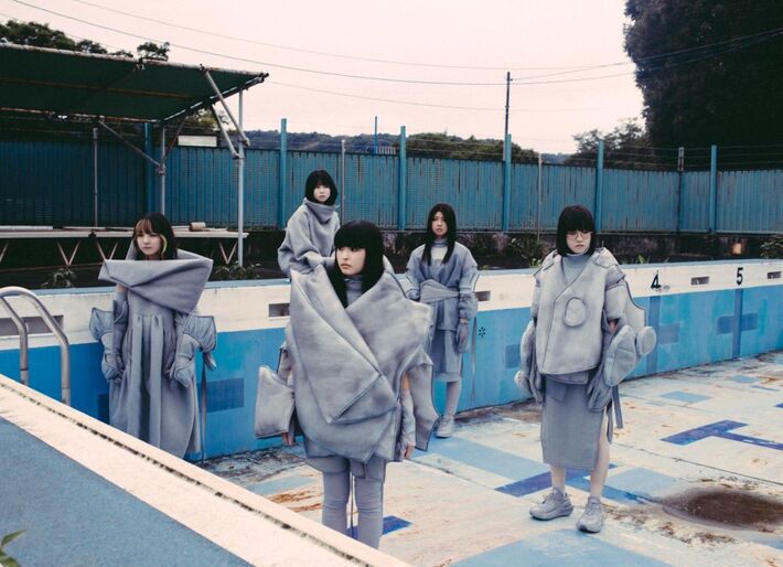 mzsrz、1stアルバム『現在地未明』から「フェーダー」MV公開。誰しもが通る"綺麗なまま濁る"という通過儀礼の抽象ドキュメント