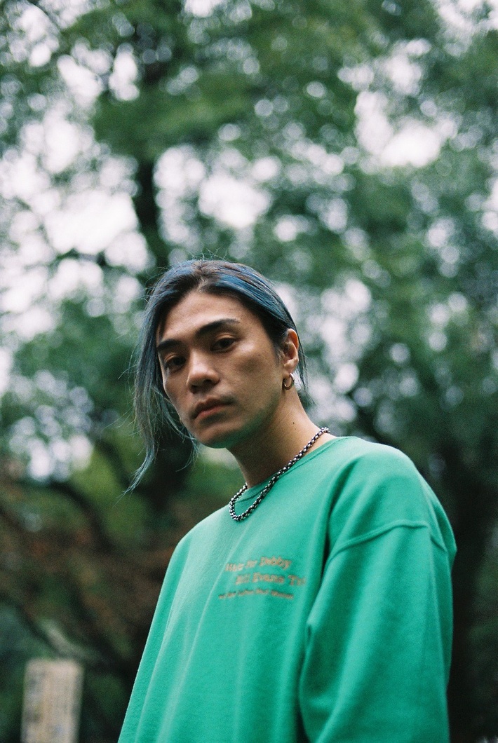 ROU、初のセルフ・プロデュース・アルバム『VISUALIZ』発表＆リード曲「PEACEFUL」本日5/25先行リリース。6/1にはMV公開