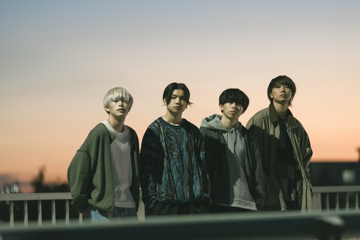 平均年齢20歳の4ピース・バンド"ヤングスキニー"、新曲「東京」5/18配信。バンド初となるCDシングルを会場限定リリース