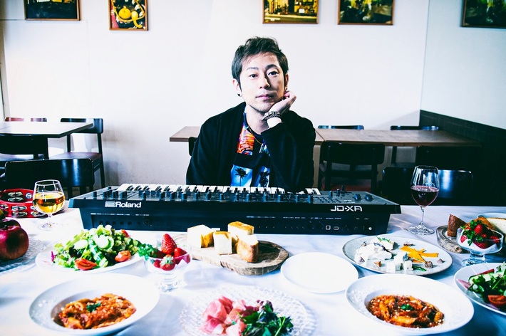 ADAM at、GEKIROCK CLOTHINGとのコラボ・アイテム発売決定。初監督＆脚本のMV「22時 feat. FRONTIER BACKYARD」も公開