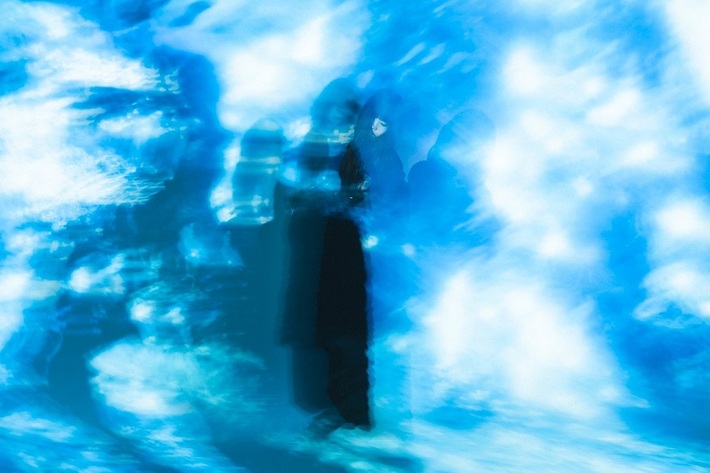 Aimer、スマホ・アプリ・ゲーム"アズールレーン"5周年記念テーマ・ソング「wavy flow」本日6/3配信スタート。新ヴィジュアルも公開