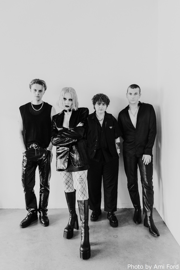 PALE WAVES、8/12リリースのニュー・アルバム『Unwanted』よりシングル「Jealousy」配信＆MV公開