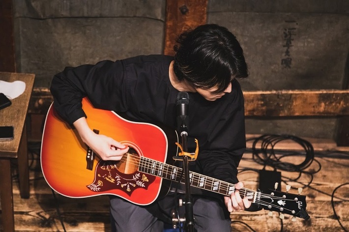 宍戸 翼（The Cheserasera）、自身名義では初となるシングル「LONELY TOWN」明日6/29配信。自主企画には飯田瑞規（シネマ）、カナタタケヒロ（レゴ）、三輪和也（鳴ル銅鑼）出演