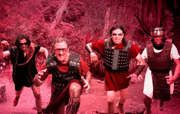 WEEZER、四季をテーマにしたEP第2弾『SZNZ: Summer』リリース。米TV番組でのパフォーマンス映像も公開