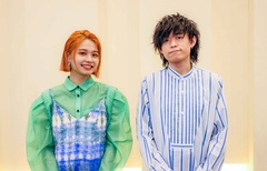 足立佳奈、6/24配信リリースのTani Yuukiとのコラボ曲「ゆらりふたり」ジャケ写発表。2ショットや動画コメントも公開。8月にはデビュー5周年記念ライヴ開催決定