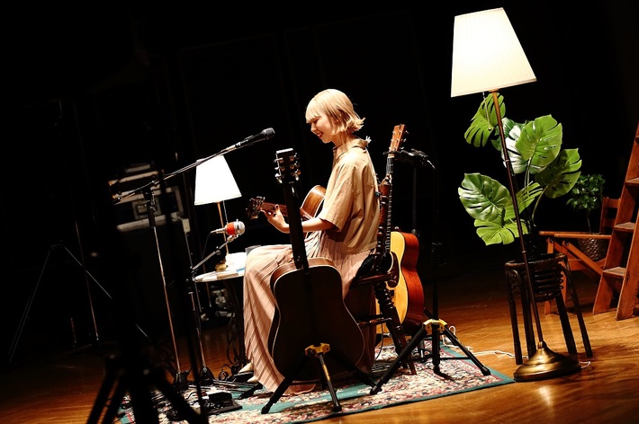 竹内アンナ、弾き語りツアー開催決定。今年も重要文化財や現代建築物、劇場を巡る