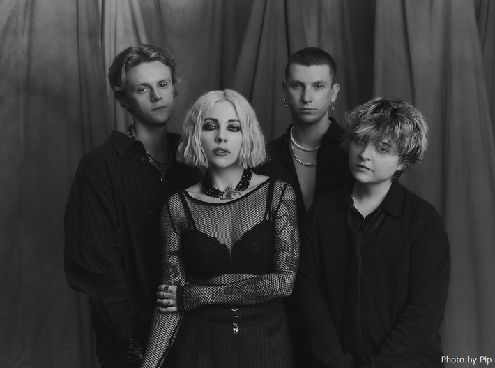 PALE WAVES、8/12リリースの3rdアルバム『Unwanted』より2000年代ポップ・パンク・リヴァイヴァルな新シングル「Reasons To Live」リリース