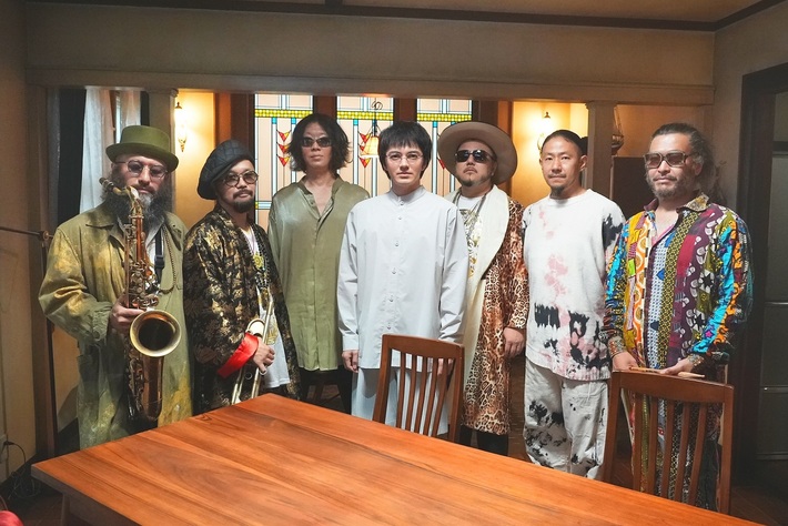 SOIL&"PIMP"SESSIONS、日テレ系ドラマ"初恋の悪魔"テーマ曲「初恋の悪魔」7/20配信。ティーザー映像解禁。ドラマ撮影現場を表敬訪問＆林 遣都との写真も公開