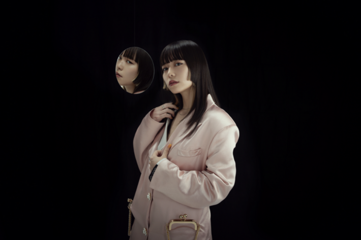 みゆな、企画／原作 秋元 康、主演 佐藤勝利、病院を舞台にした史上最恐ミステリー＆ノンストップ・ラヴ・サスペンス"赤いナースコール"主題歌「凝視」MV公開