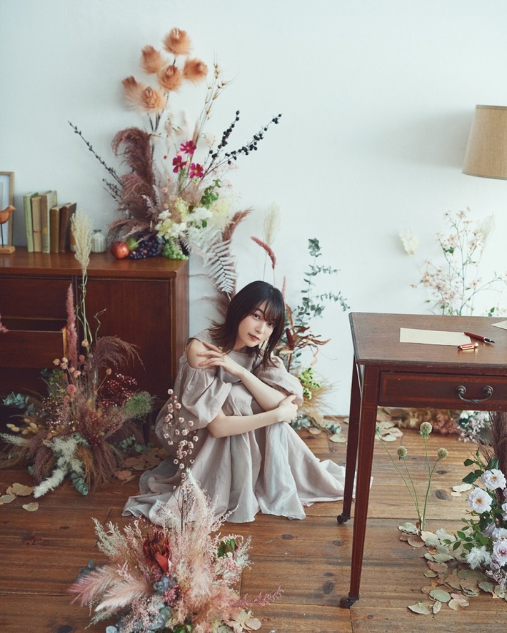 上田麗奈、ニュー・ミニ・アルバム『Atrium』ジャケ写、インデックス、新アー写公開。収録曲「とっておきの便箋」先行配信