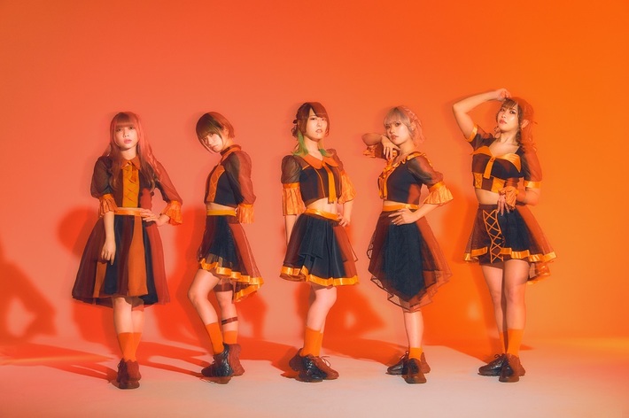 5人組ガールズ・ユニット LYSM、1stミニ・アルバム『∞』10/26リリース。新ヴィジュアル公開