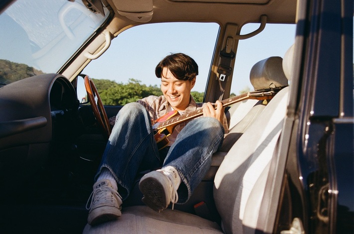 Suchmosのギタリスト TAIKING、1stアルバム『TOWNCRAFT』より「Holiday」MV公開