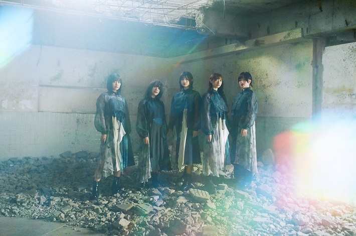 CYNHN、新曲「ソルベ」リリック・ビデオ公開。岩倉しおりの写真で世界観を表現