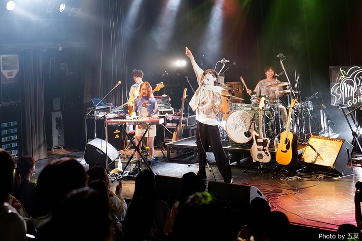 "男女混声豆腐メンタル4人組バンド"ゴホウビ、来年2023年1月メジャー・デビュー決定