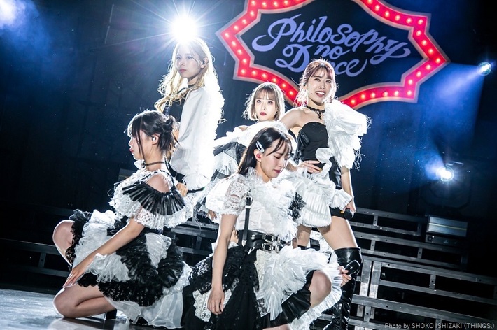 フィロソフィーのダンス、新メンバー加入後初の新曲「Gimme Five!」ライヴ映像公開。新体制生トーク番組も配信