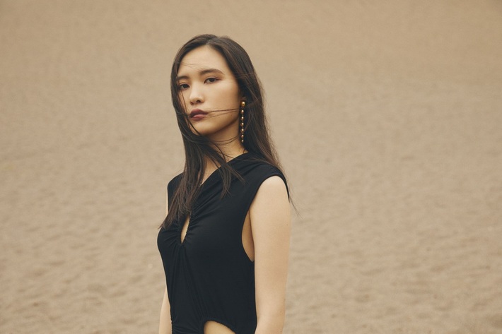 琴音、賀来賢人と浜辺美波が主演声優務めるアニメ映画"金の国 水の国"にてEvan Callが作編曲を手掛けた劇中歌3曲歌唱。楽曲使用した予告編も公開