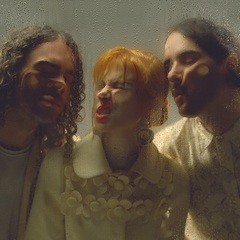 PARAMORE、米TV番組での新曲「This Is Why」パフォーマンス映像公開