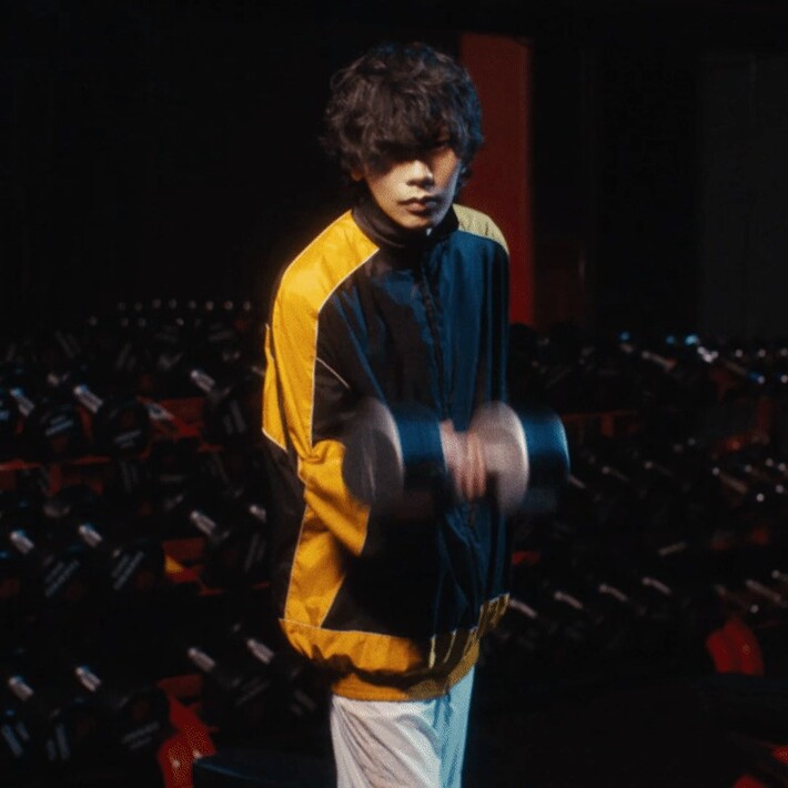 米津玄師、"#KICKBACKマッスル大会"開催