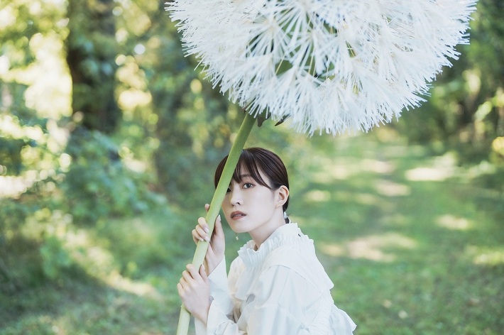 鈴木みのり、3rdアルバム『fruitful spring』＆ニュー・シングル『ミュージカル』各ジャケット写真公開。アルバム収録曲詳細も発表